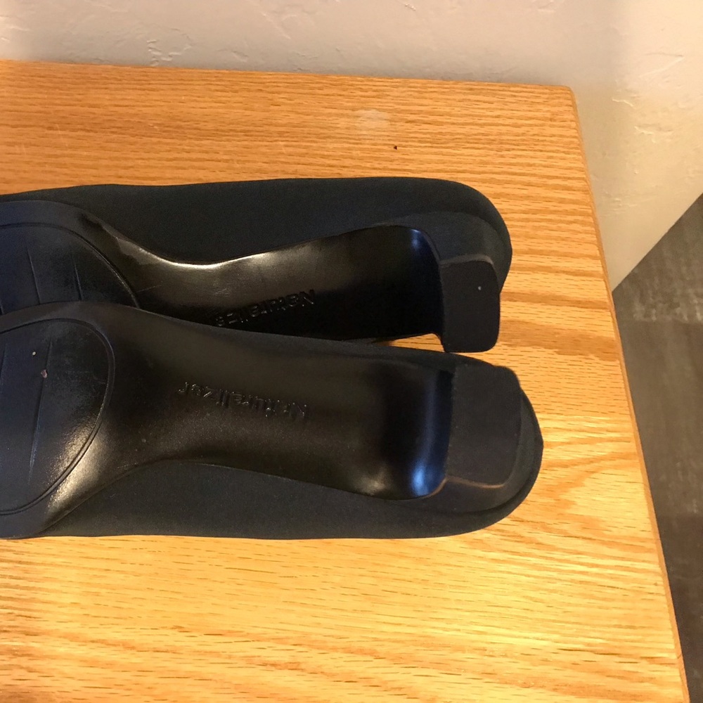 Fancy black dress shoe with small heel - Picture 3 of 3